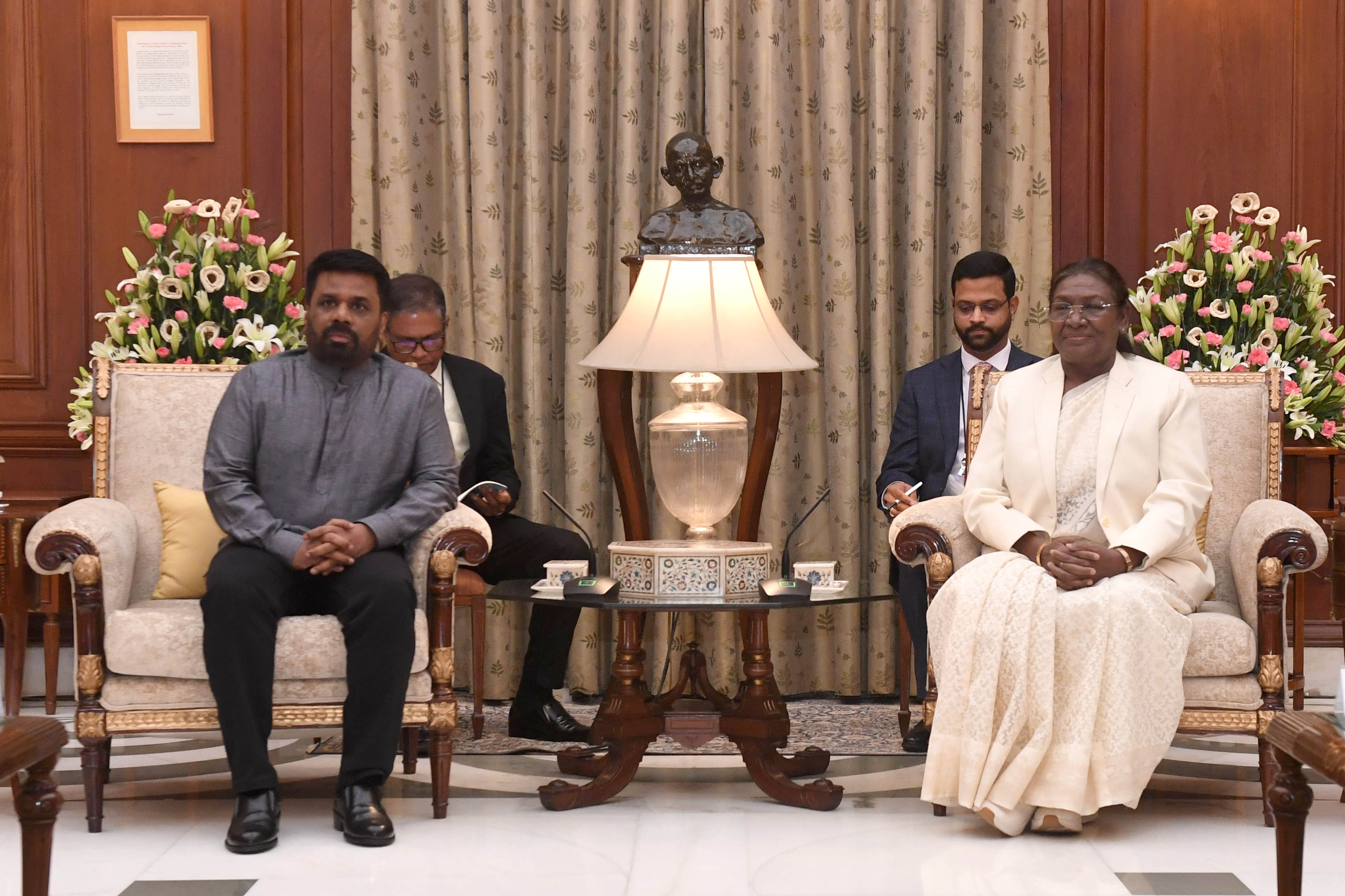 President Murmu meets her Sri Lankan counterpart Disanayaka