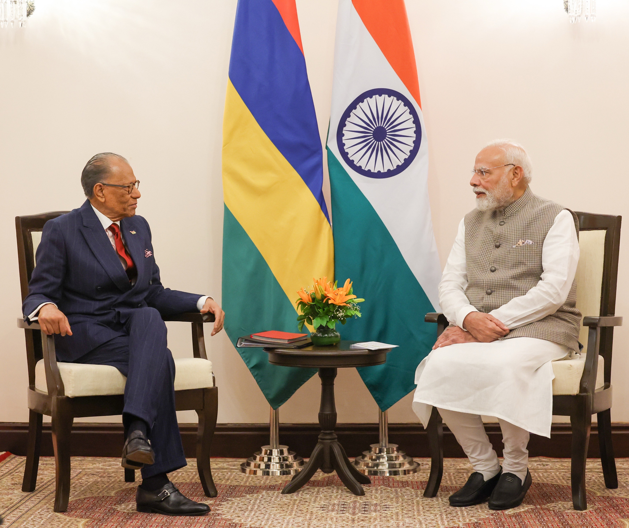 PM Modi holds talsk with his Mauritian counterpart Ramgoolam