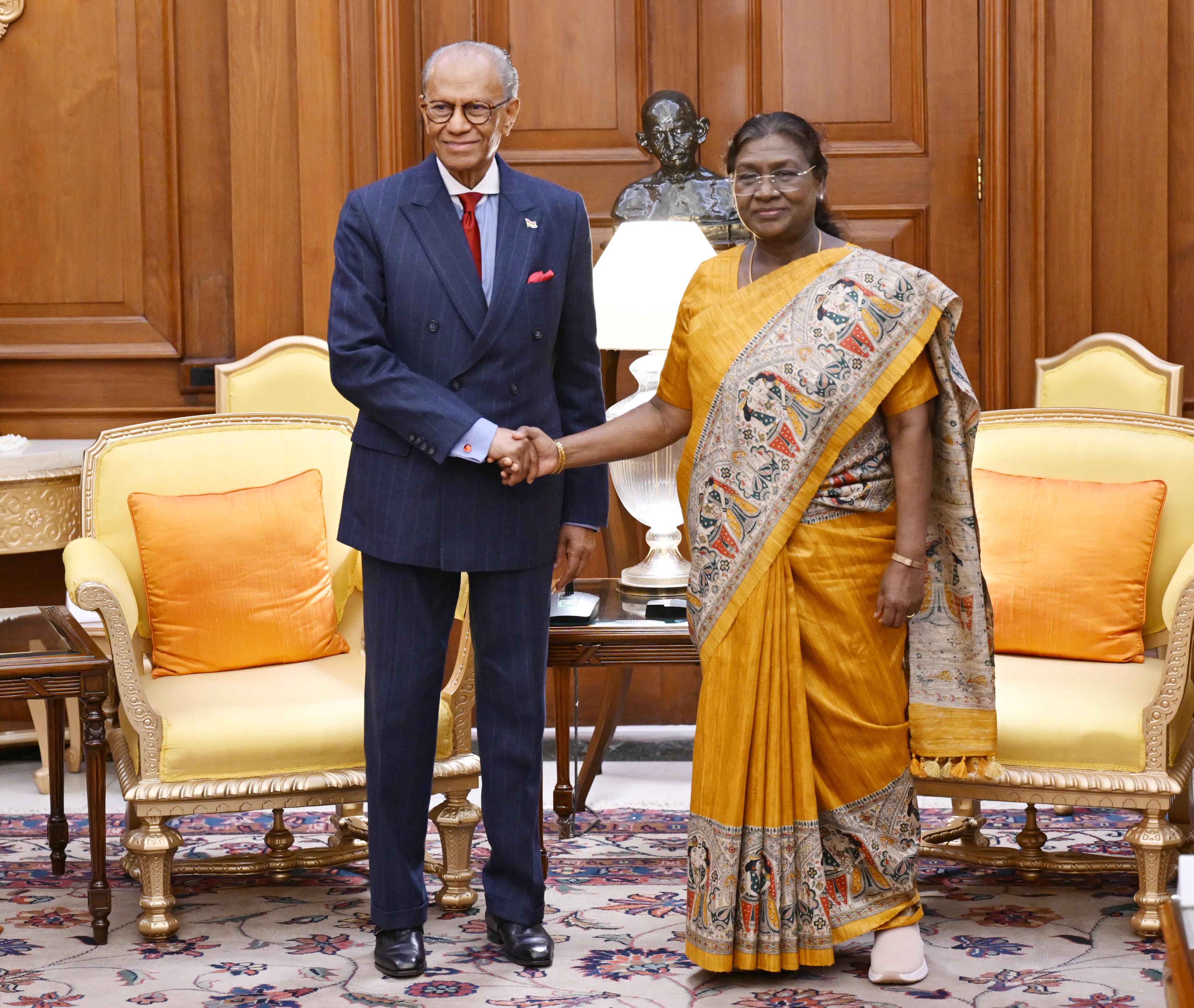 Mauritius PM Ramgoolam calls on President Murmu