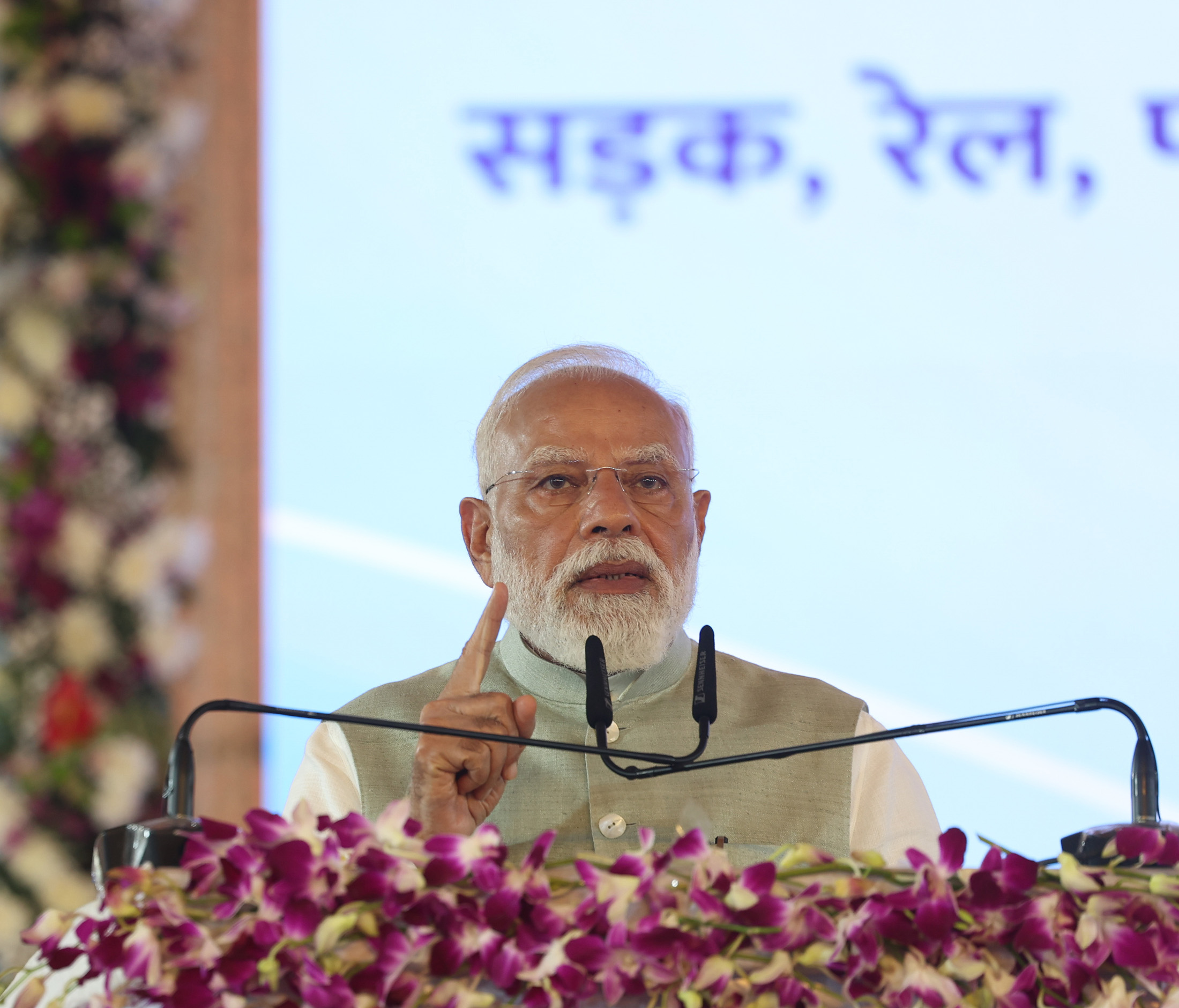 PM Modi inaugurates development works worth Rs. 18,700 crore in West Bengal