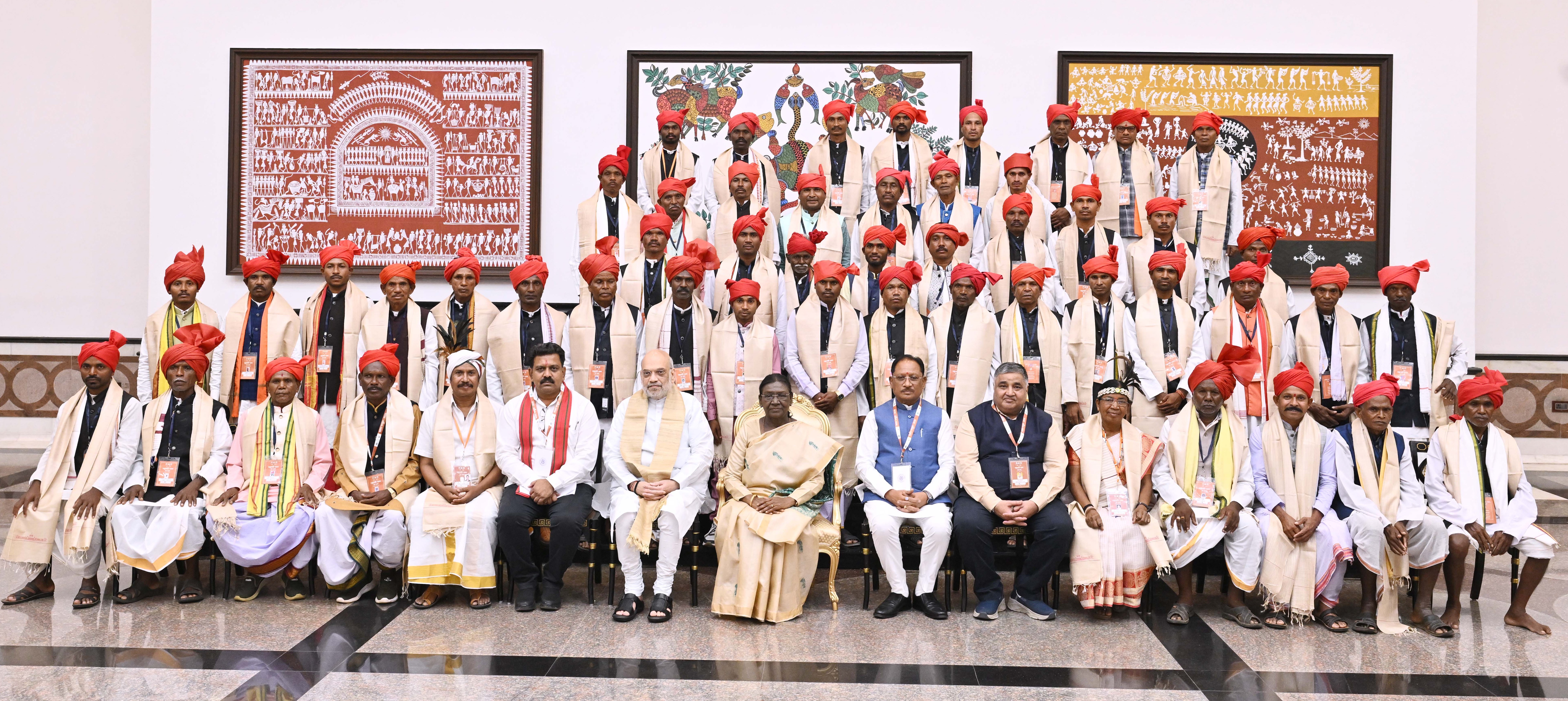 President Murmu meets Bastar Mandal delegation
